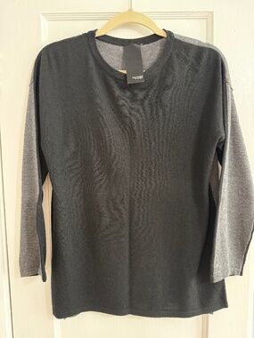 Lightweight black and grey Heather sweater L
